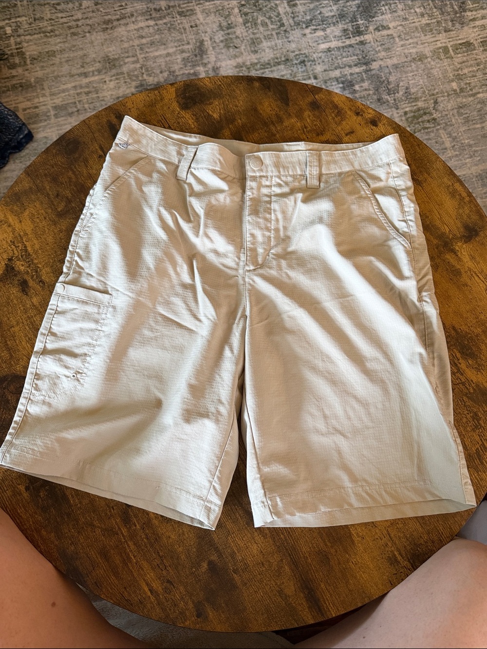 Columbia Light Khaki Outdoor Shorts with Utility Details size 34